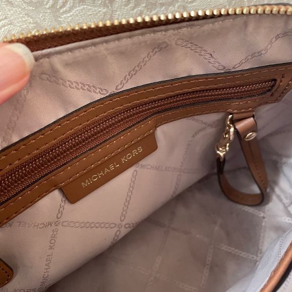 Michael Kors camel leather with detachable strap inside key ring - Picture 2 of 2